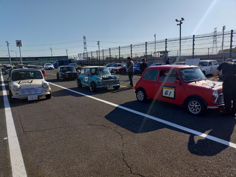 明日は定休日です。